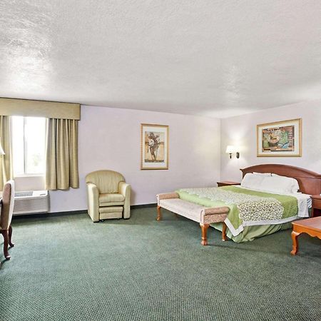 Days Inn & Suites By Wyndham Fullerton Kültér fotó
