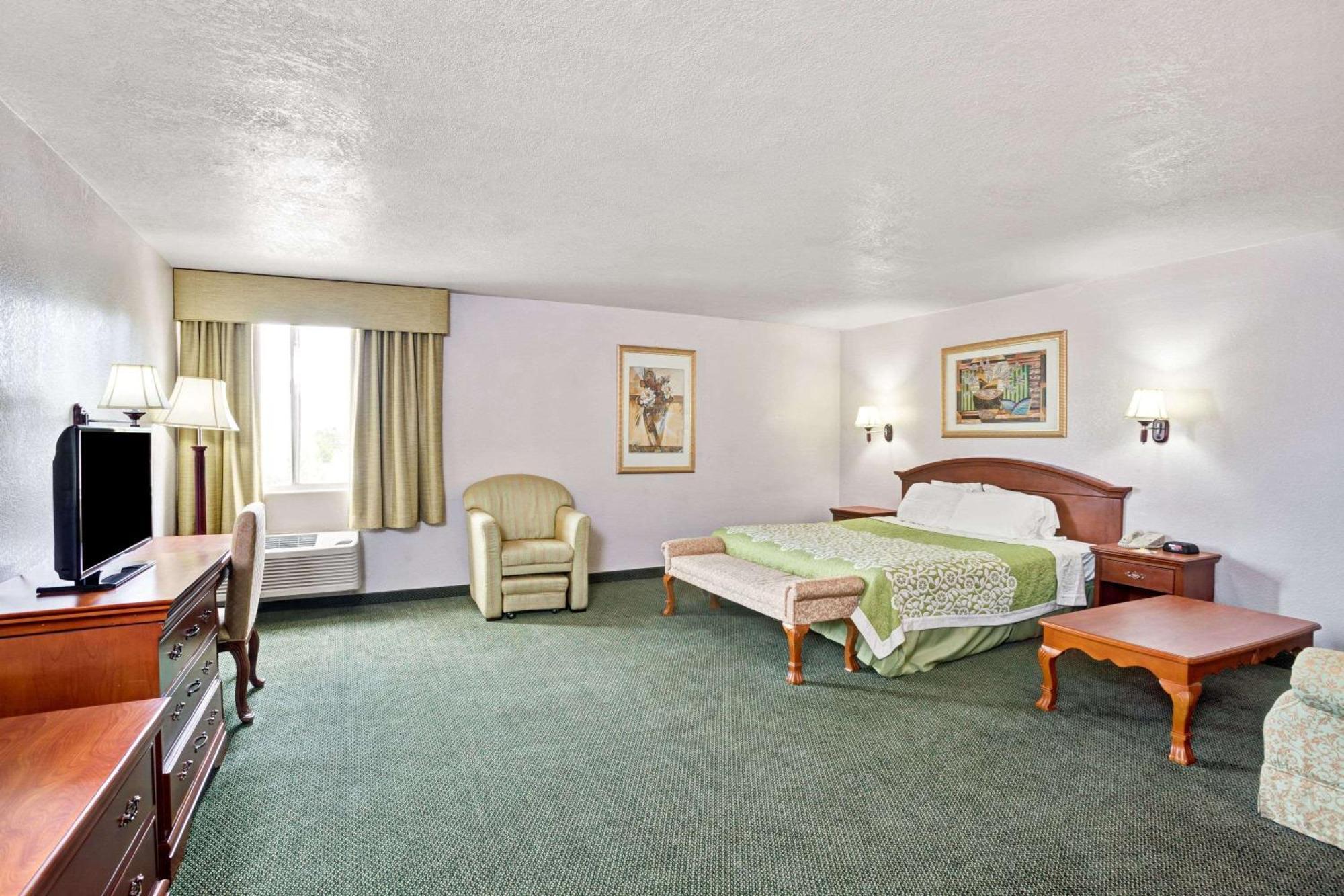 Days Inn & Suites By Wyndham Fullerton Kültér fotó